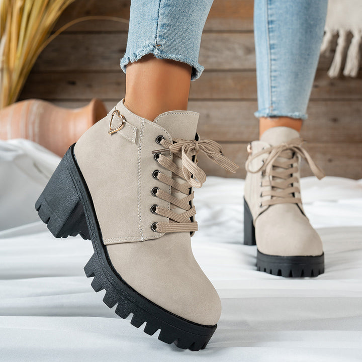 Hannah | Bottines chic et tendance à lacets avec détail cœur