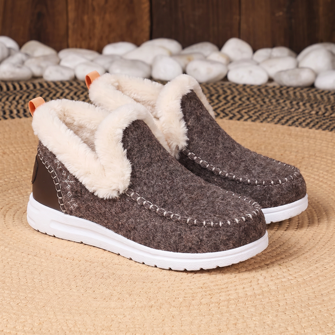 Stitcher | Winter Slip-On Boots – Cozy Fleece-Lined Style for Women