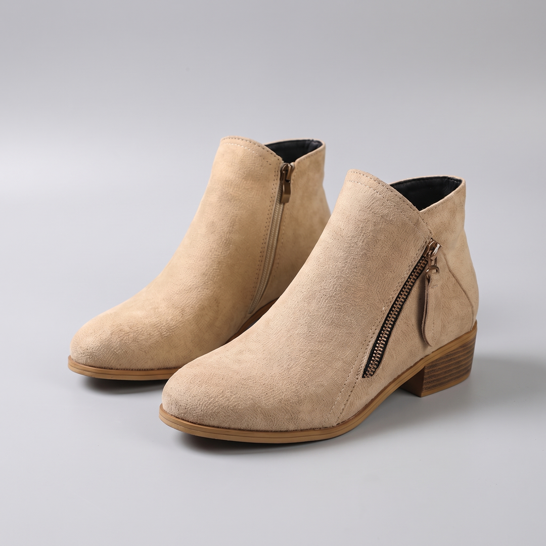 Calvera | Easy-Walk Boots – Elegant Design for Everyday Wear
