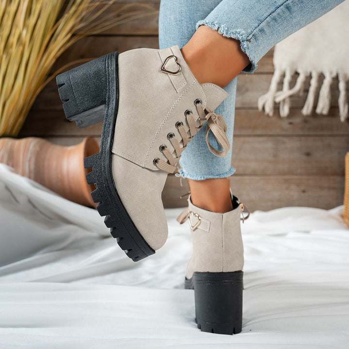 Hannah | Bottines chic et tendance à lacets avec détail cœur