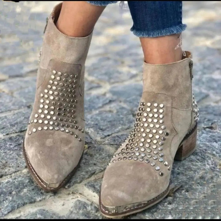 Elowen | Bottines en daim à clous et talon bloc