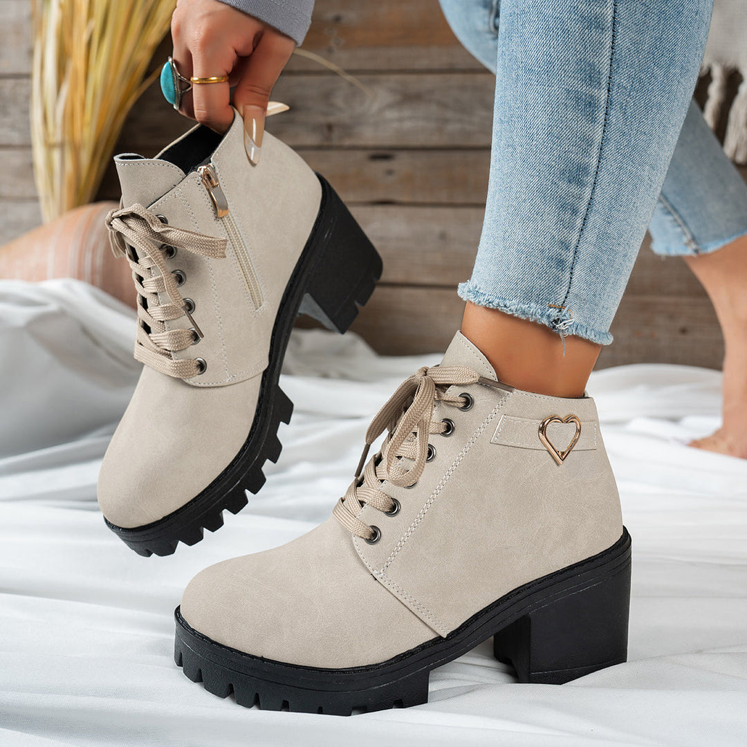 Hannah | Bottines chic et tendance à lacets avec détail cœur