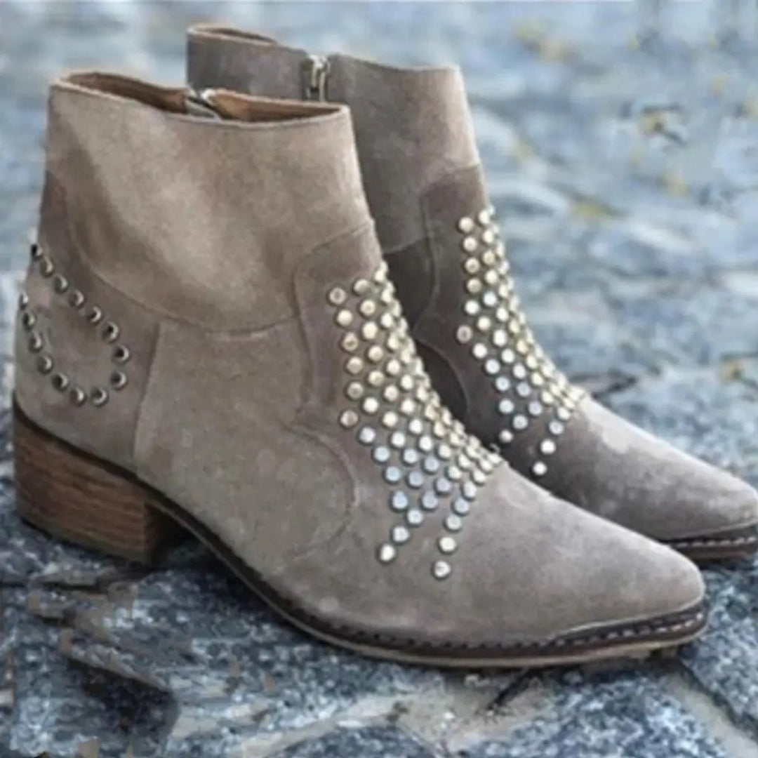 Elowen | Bottines en daim à clous et talon bloc