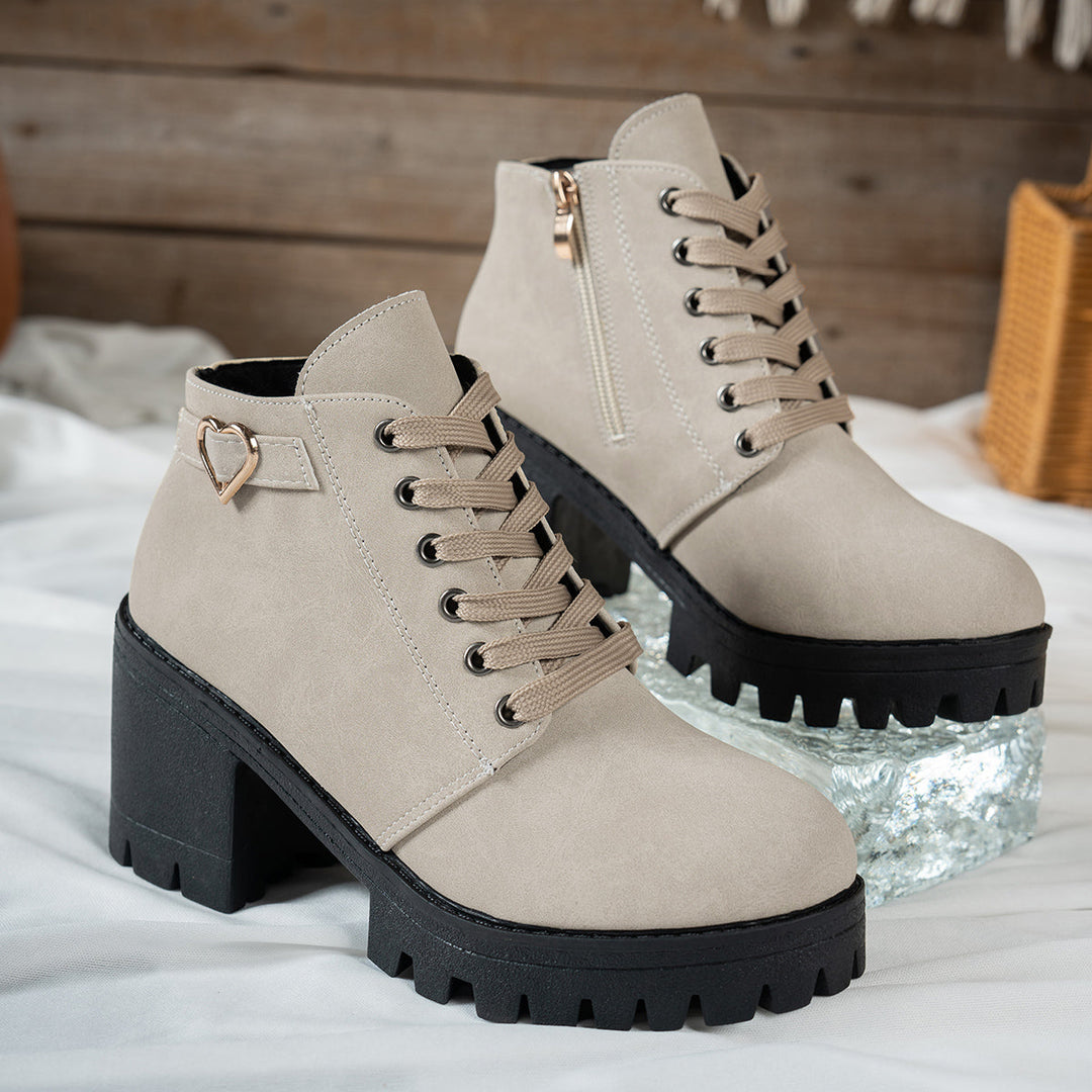 Hannah | Bottines chic et tendance à lacets avec détail cœur