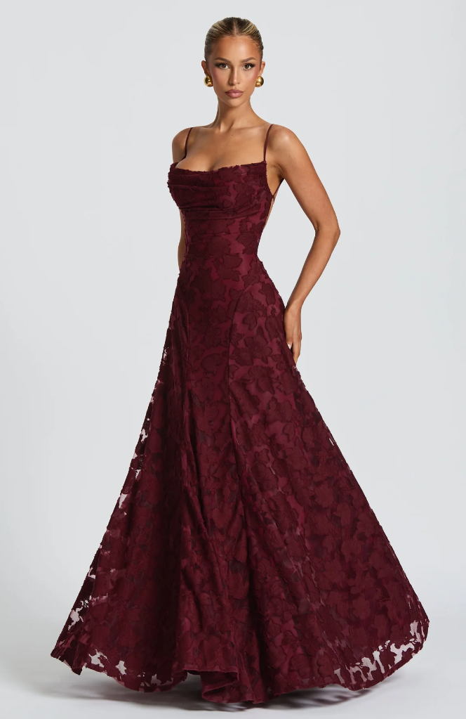 Eve | Elegant & Trendy Lace Figure-Hugging Maxi Dress 0