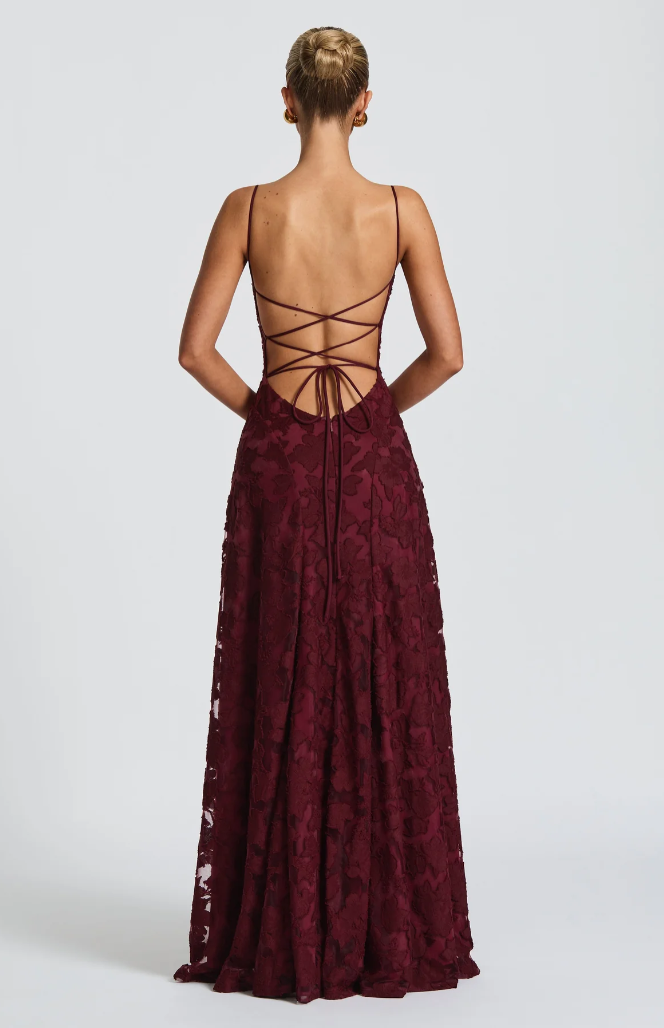 Eve | Elegant & Trendy Lace Figure-Hugging Maxi Dress 2