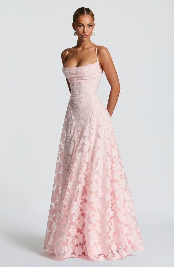 Eve | Elegant & Trendy Lace Figure-Hugging Maxi Dress 6