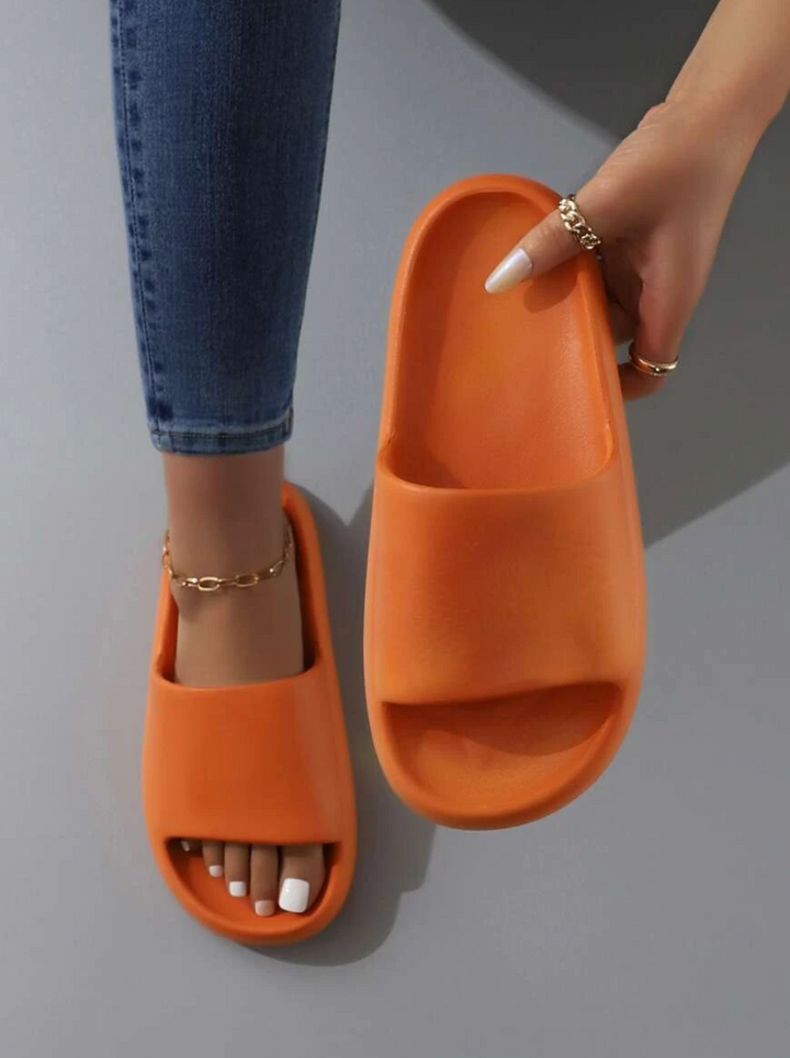 Lara | Comfortable Minimalist Design 11