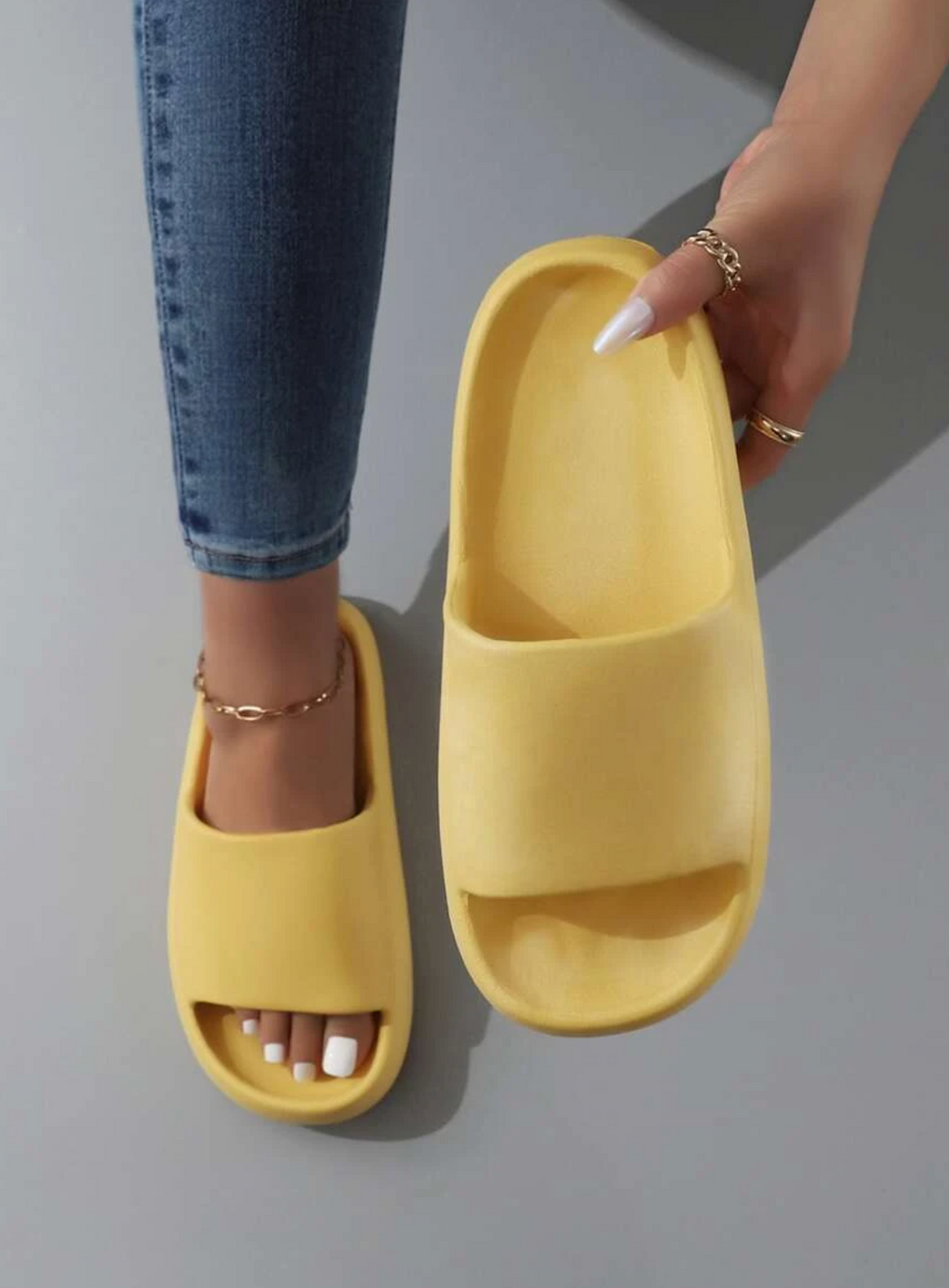 Lara | Comfortable Minimalist Design 3