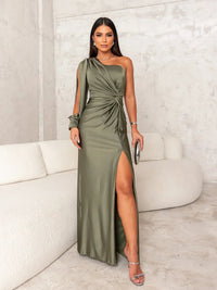 Elena| Abito Elegante in Raso con Spalla Scoperta