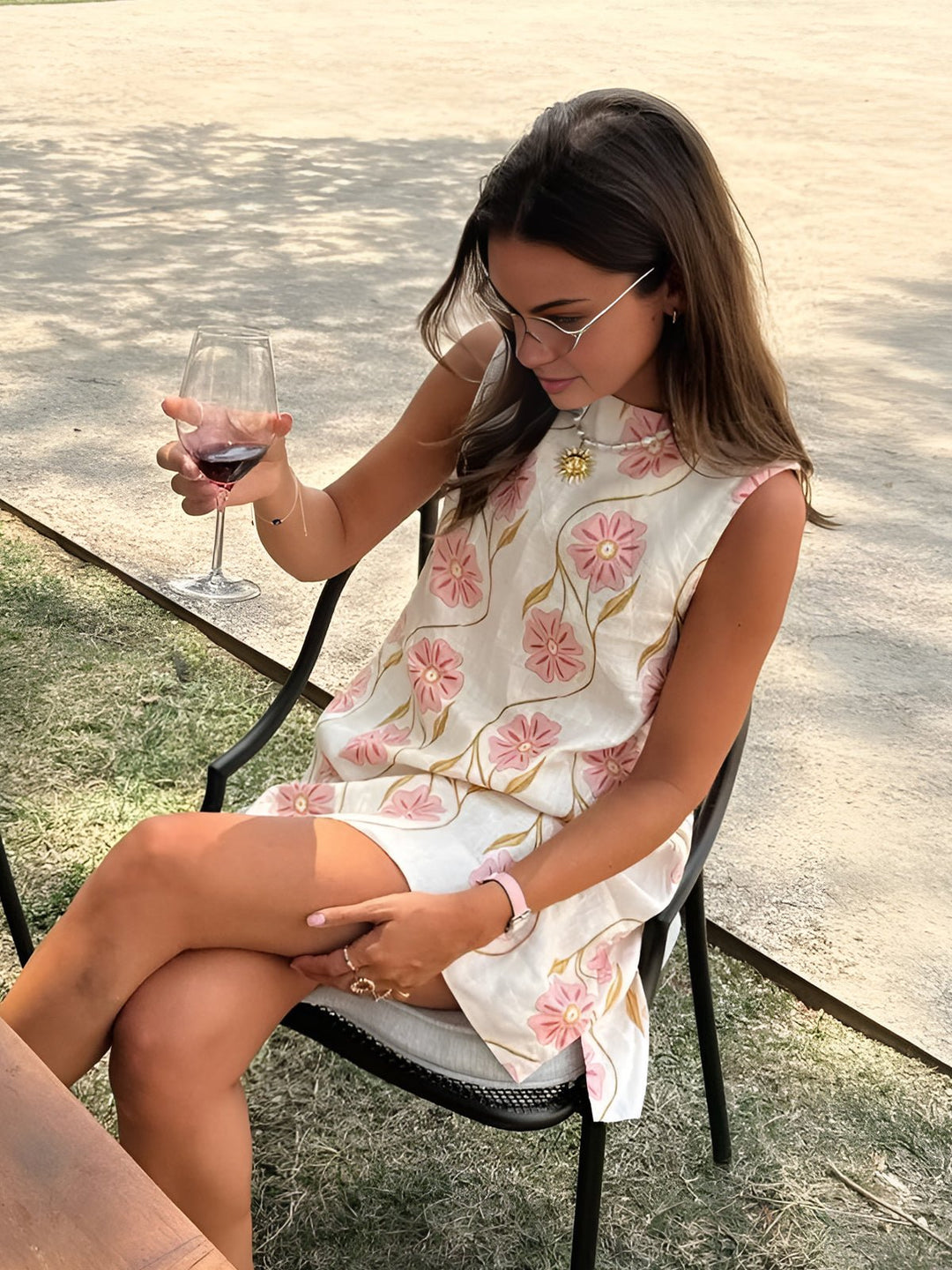 Sara | Comfortable And Chic Sleeveless Floral Linen Dress 0