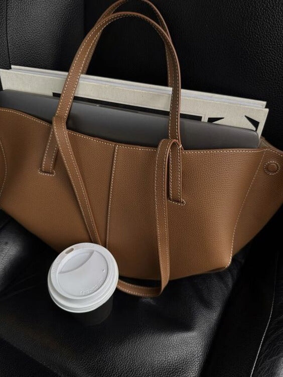Valeria | Elegant And Spacious Vintage Tote Bag 2