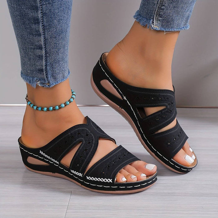Willow | Cushioned Orthopedic Sandals for Everyday Adventures 1