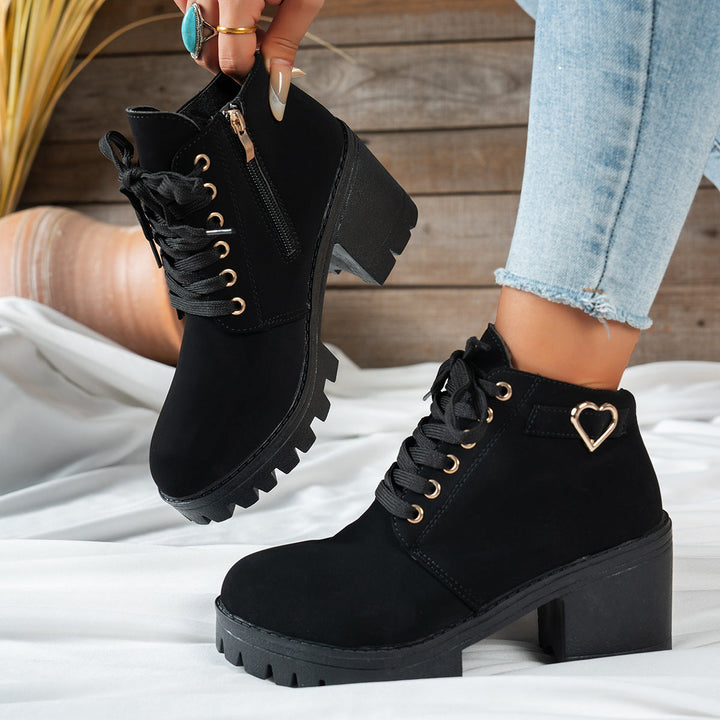 Hannah | Bottines chic et tendance à lacets avec détail cœur