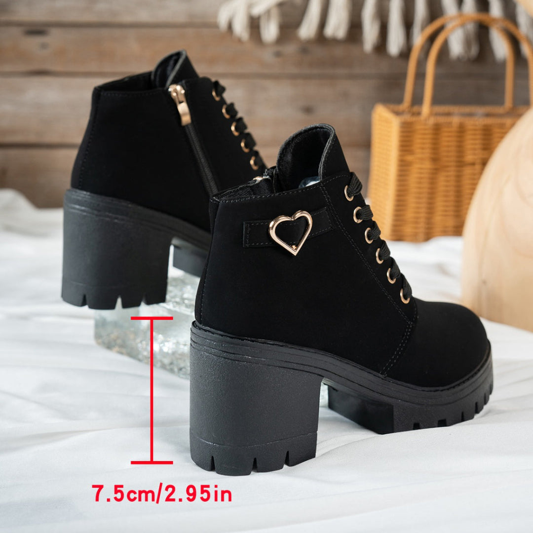 Hannah | Bottines chic et tendance à lacets avec détail cœur