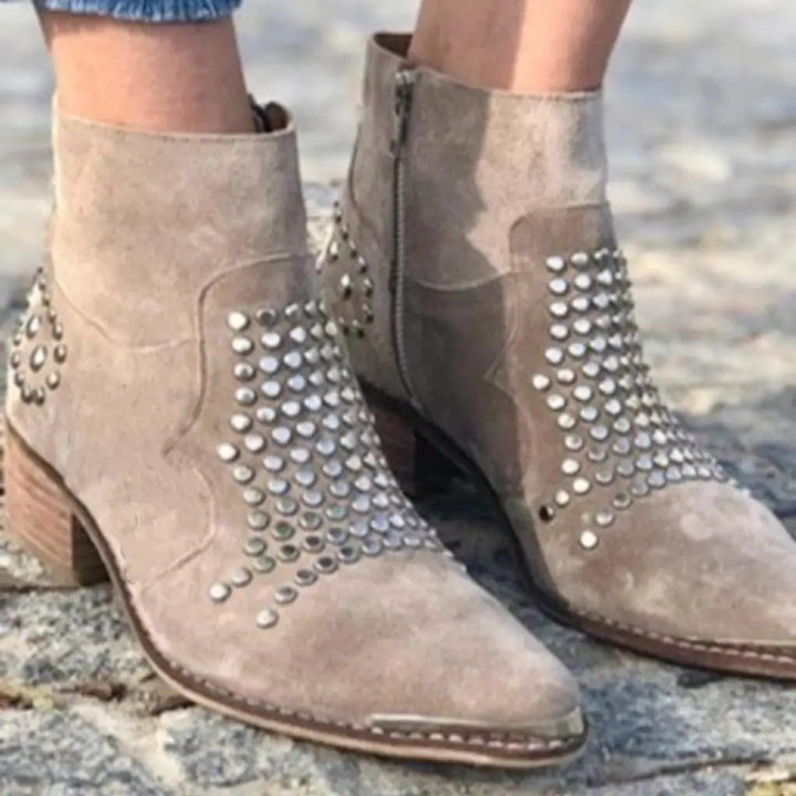 Elowen | Bottines en daim à clous et talon bloc