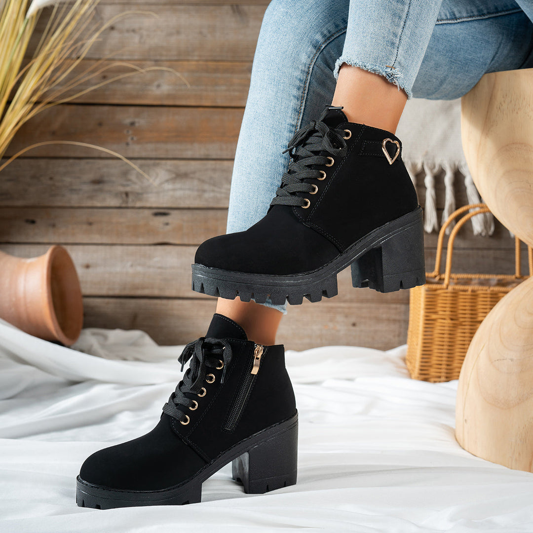 Hannah | Bottines chic et tendance à lacets avec détail cœur