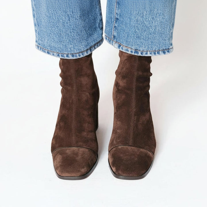 Camille | Élégantes bottines en suède à bout carré